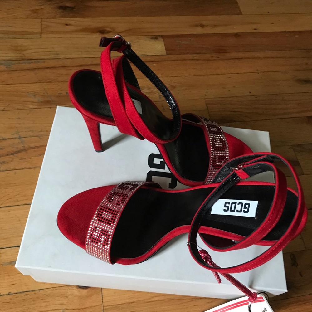 GCDS brand new size 11 but runs 2 size downs